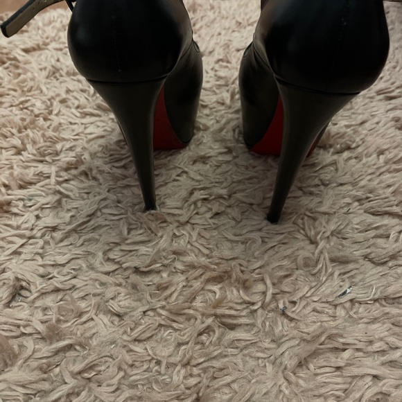 All black Christian Louboutin. Comfortable, worn 3 times for special occasions - Picture 4 of 6